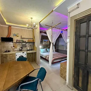 Апартаменты Center Side Hut, Тбилиси